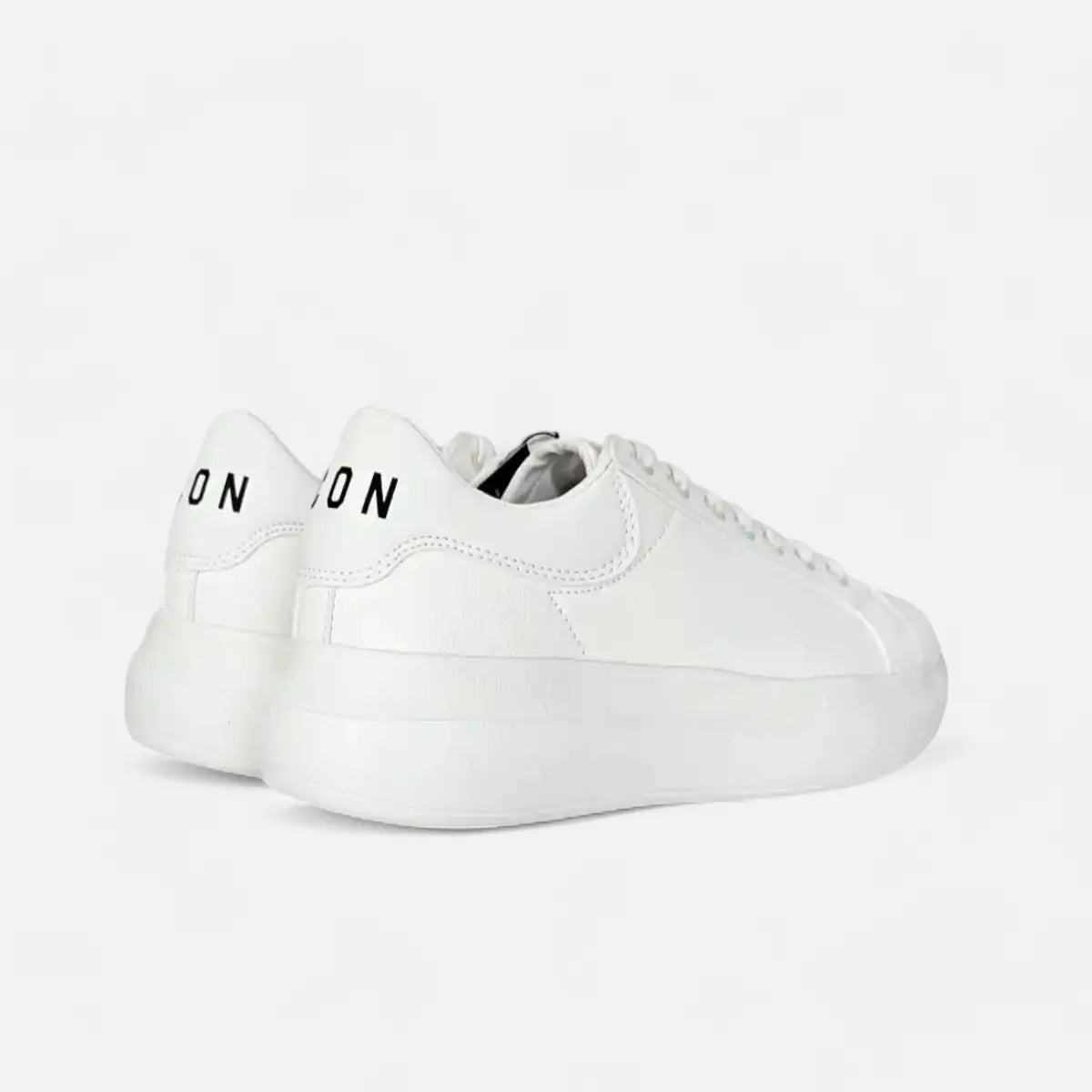 Low Casual Sneakers